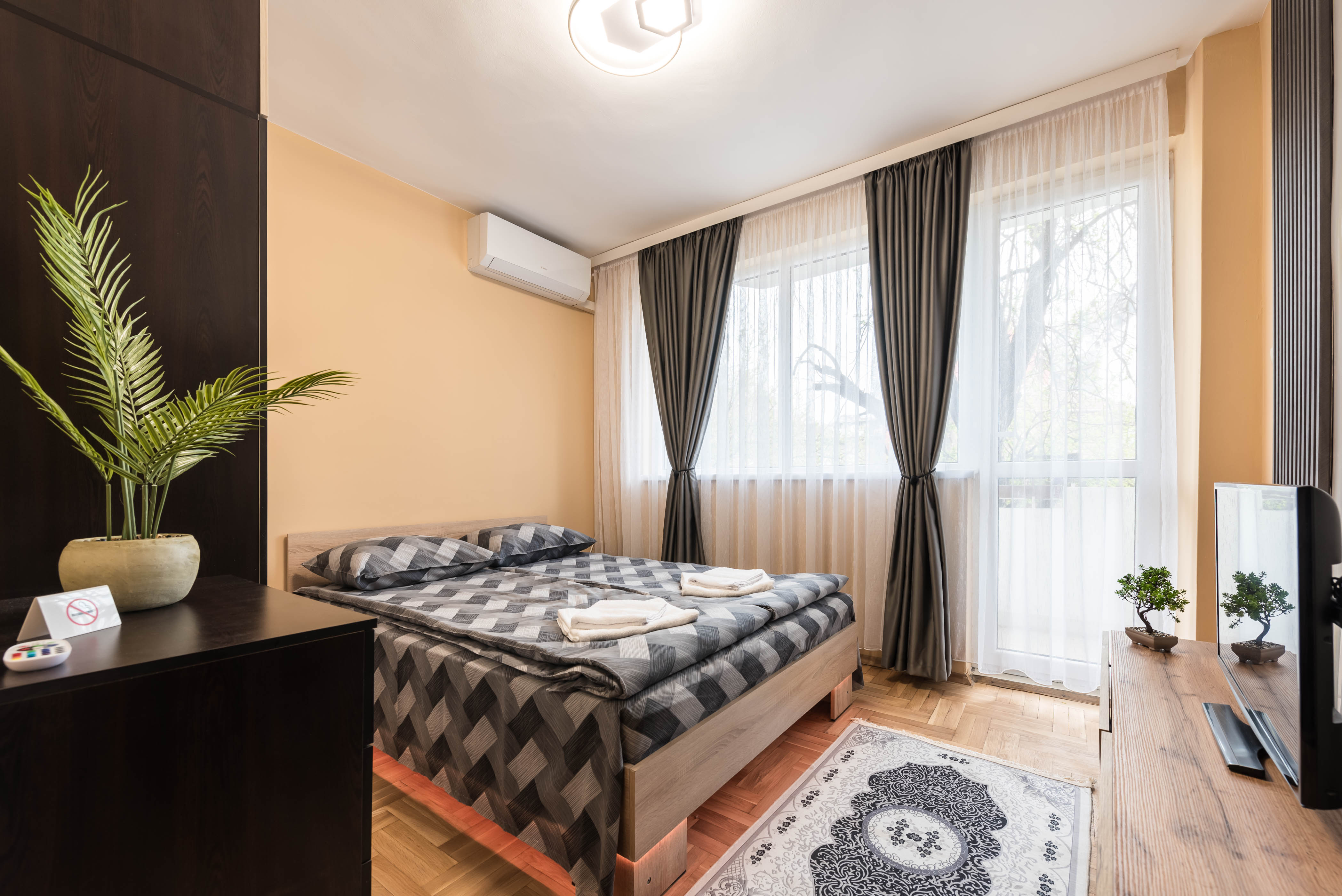 Downtown Varna Suite - Free Parking, Near Beach