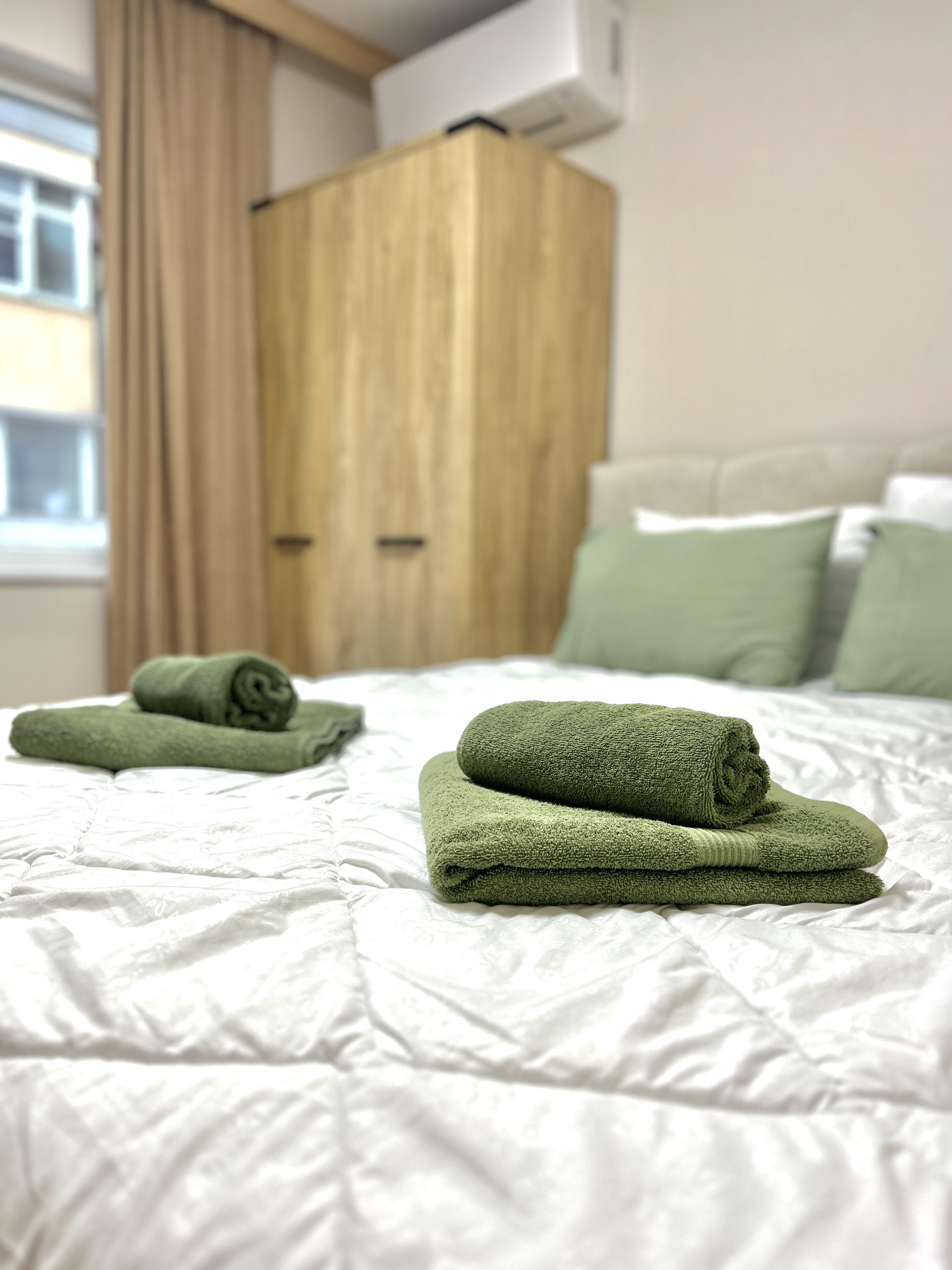 Stylish Central Apartment with Free Parking